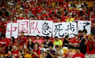 足球直播平台-竞争激烈场面，球队拼尽全力争取胜利的简单介绍