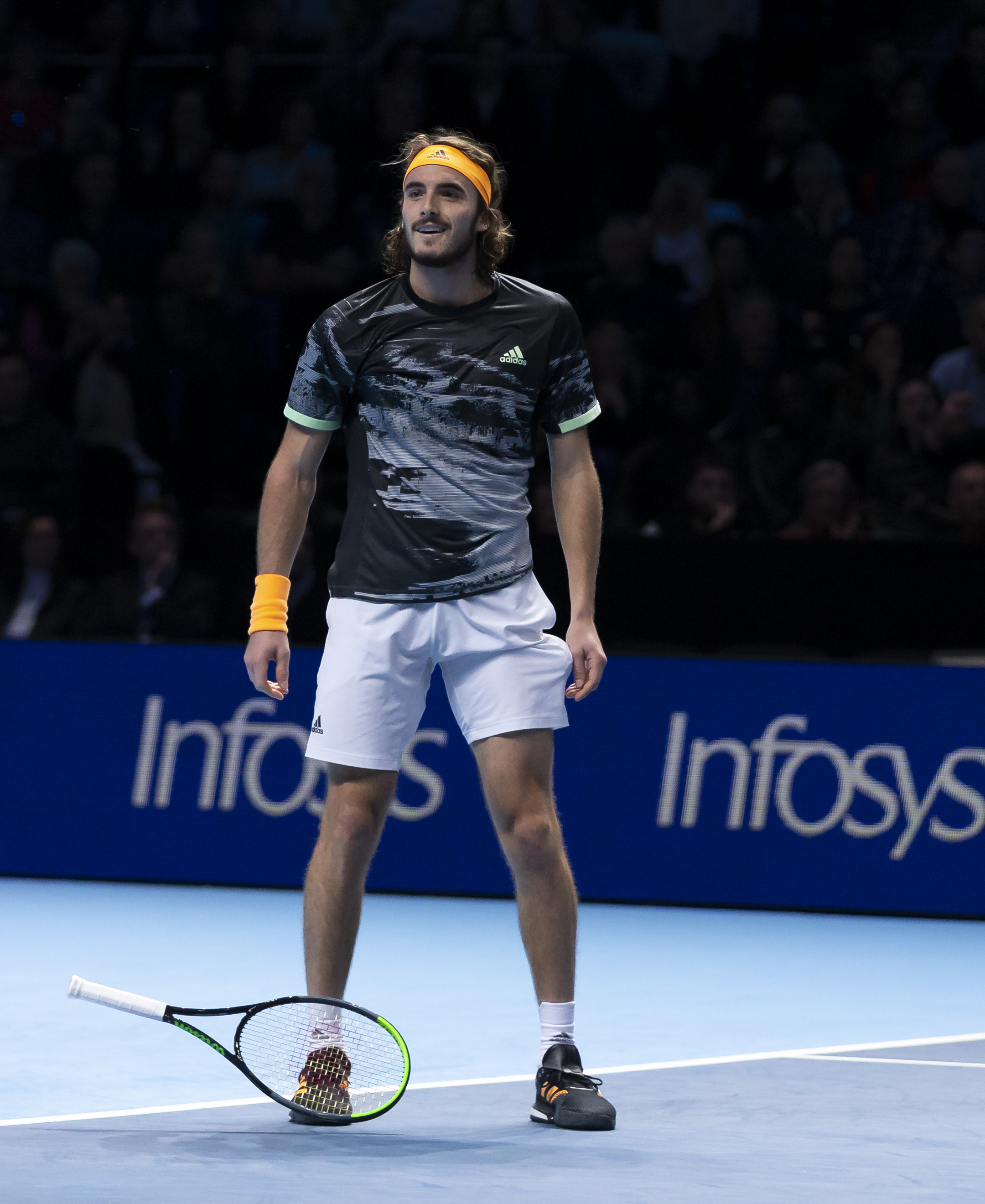 世界网球队鏖战英国网球队,西西帕斯惊艳世界的简单介绍 世界网球队鏖战英国网球队,西西帕斯惊艳世界的简单介绍