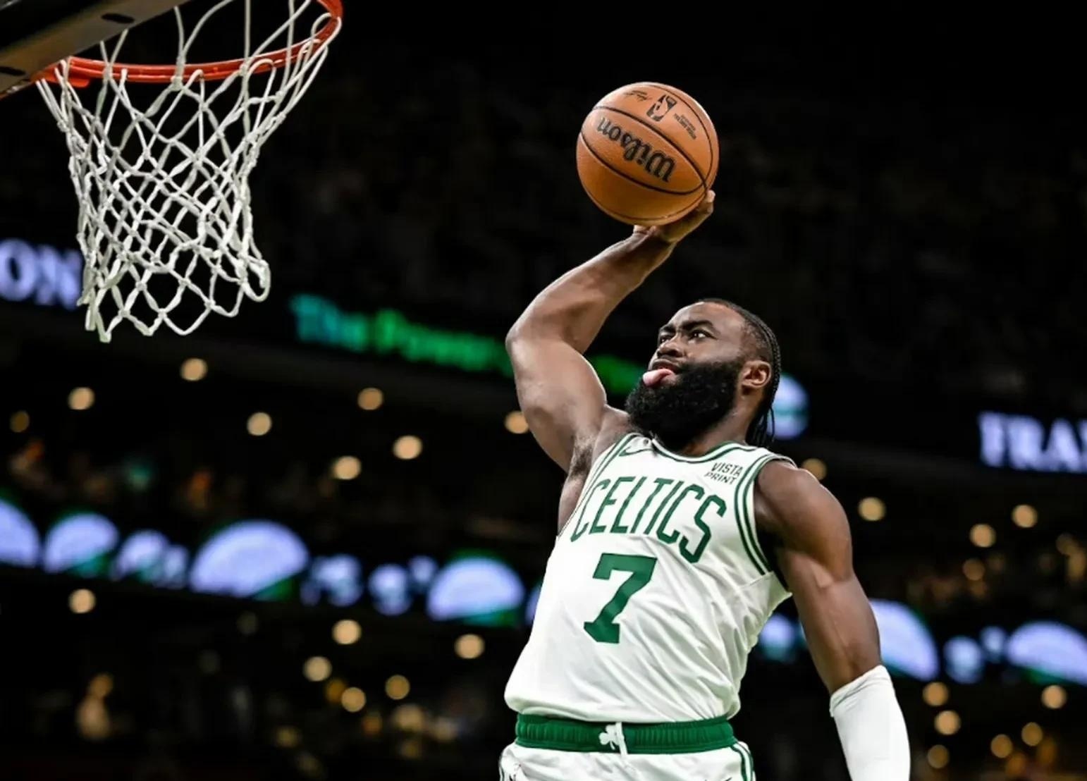 尼克斯横扫凯尔特人，西亚卡姆刷新纪录的简单介绍